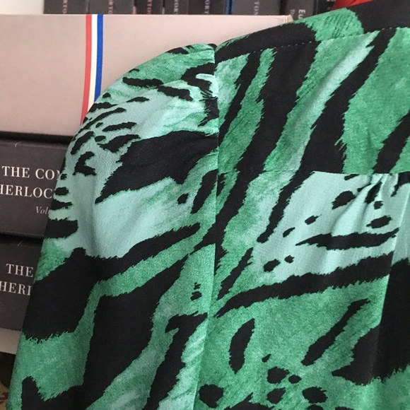 Rixo Women's Moss Necktie Tiger Stripe Blouse - Green - Picture 4 of 9